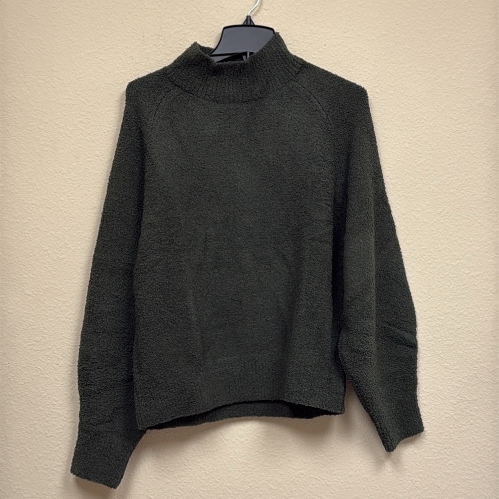 HELLO NITE OVERSIZED MOCK NECK SWEATER IN HUNTER GREEN - L